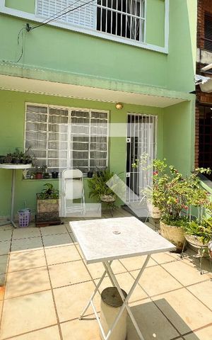 Casa à venda com 160m², 2 quartos e 1 vaga Casa à venda com 160m², 2 quartos e 1 vagaVaranda