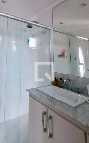Apartamento à venda com 135m², 2 quartos e 2 vagas Apartamento à venda com 135m², 2 quartos e 2 vagasBanheiro da Suíte
