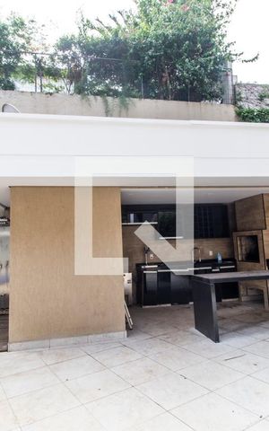 Casa de condomínio à venda com 400m², 4 quartos e 6 vagas Casa de condomínio à venda com 400m², 4 quartos e 6 vagasÁrea gourmet