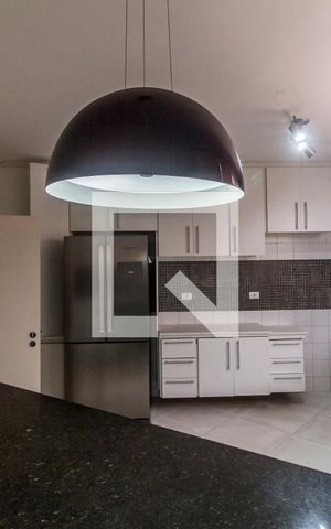 Casa de condomínio à venda com 400m², 4 quartos e 6 vagas Casa de condomínio à venda com 400m², 4 quartos e 6 vagasCozinha