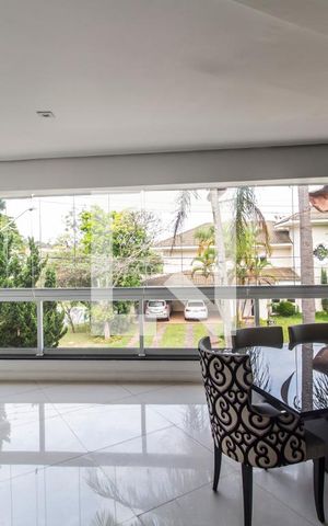Casa de condomínio à venda com 400m², 4 quartos e 6 vagas Casa de condomínio à venda com 400m², 4 quartos e 6 vagasSala de Jantar