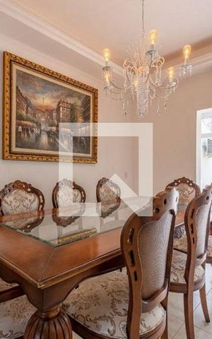Casa à venda com 390m², 3 quartos e 3 vagas Casa à venda com 390m², 3 quartos e 3 vagasEspaço Gourmet