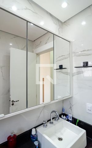 Apartamento à venda com 81m², 2 quartos e 2 vagasBanheiro da Suíte