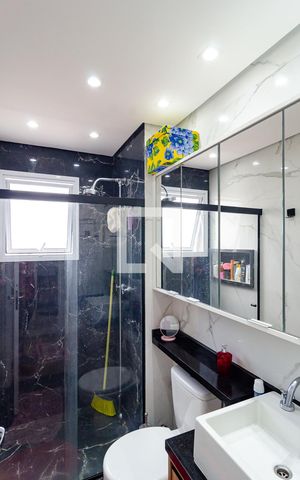 Apartamento à venda com 81m², 2 quartos e 2 vagasBanheiro da Suíte