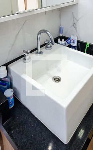 Apartamento à venda com 81m², 2 quartos e 2 vagasBanheiro da Suíte