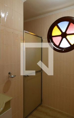 Casa à venda com 200m², 3 quartos e 2 vagasBanheiro