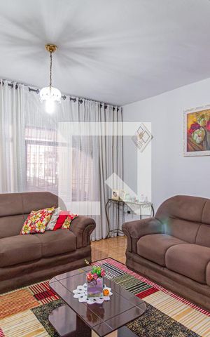 Casa à venda com 200m², 3 quartos e 3 vagasSala