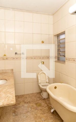 Casa à venda com 80m², 3 quartos e 2 vagasBanheiro 1