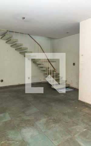Casa à venda com 80m², 3 quartos e 2 vagasSala