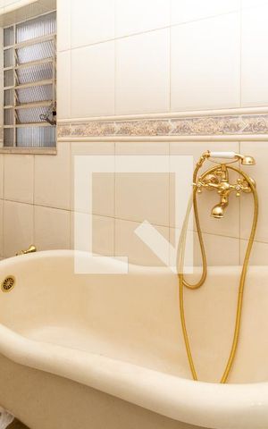 Casa à venda com 80m², 3 quartos e 2 vagasBanheiro 1
