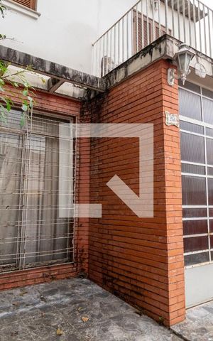 Casa à venda com 80m², 3 quartos e 2 vagasFachada