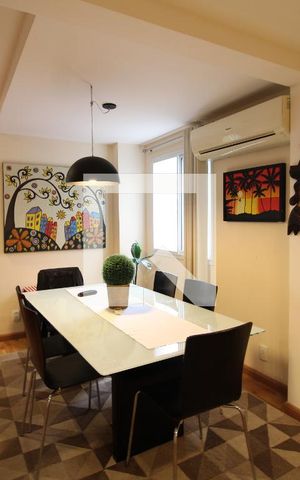 Casa de condomínio à venda com 160m², 3 quartos e 3 vagasSala