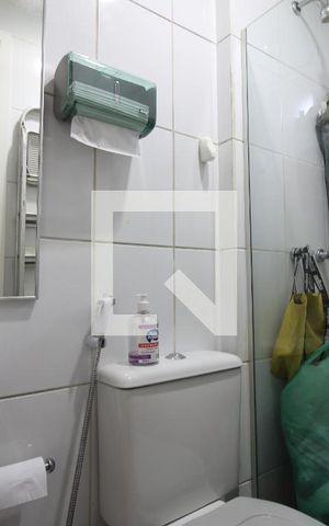 Casa de condomínio à venda com 160m², 3 quartos e 3 vagasBanheiro de Serviço