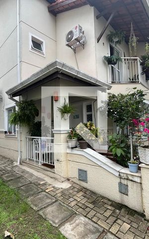 Casa de condomínio à venda com 160m², 3 quartos e 3 vagas Casa de condomínio à venda com 160m², 3 quartos e 3 vagasFachada e Placa Adicionada