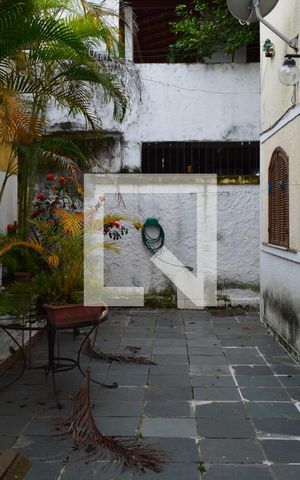 Casa à venda com 350m², 4 quartos e 2 vagasÁrea externa com edícula 