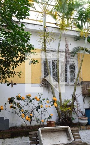 Casa à venda com 350m², 4 quartos e 2 vagasEdícula nos fundos do terreno