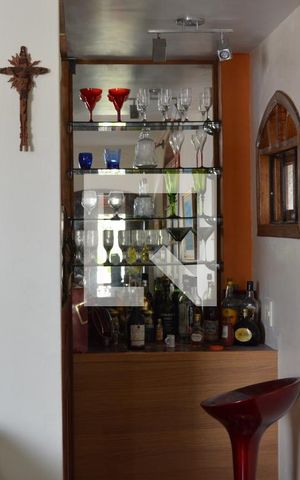 Casa à venda com 350m², 4 quartos e 2 vagasSala - Bar