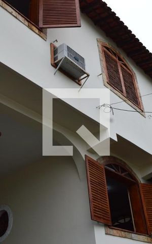Casa à venda com 350m², 4 quartos e 2 vagasSegundo andar visto de frente