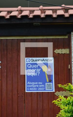 Casa à venda com 350m², 4 quartos e 2 vagasPortão da frente - Placa