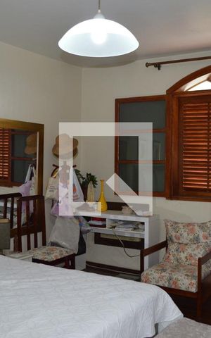 Casa à venda com 350m², 4 quartos e 2 vagasSuíte 2