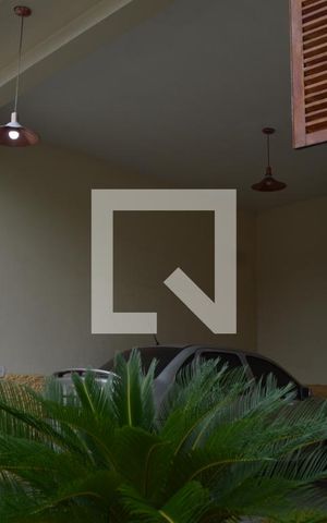 Casa à venda com 350m², 4 quartos e 2 vagasAmpla garagem na frente da casa