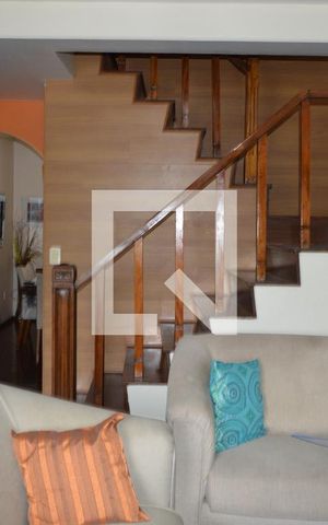 Casa à venda com 350m², 4 quartos e 2 vagasSala