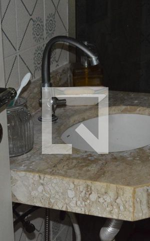 Casa à venda com 350m², 4 quartos e 2 vagasBanheiro da suíte 2