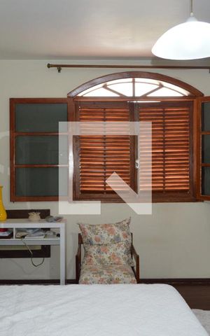 Casa à venda com 350m², 4 quartos e 2 vagasSuíte 2