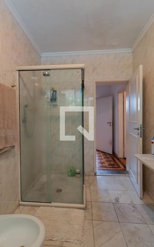 Casa à venda com 680m², 3 quartos e 6 vagasBanheiro Corredor