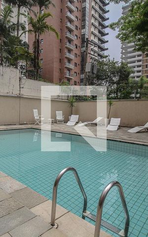 Apartamento à venda com 196m², 4 quartos e 3 vagas Apartamento à venda com 196m², 4 quartos e 3 vagasÁrea comum - Piscina