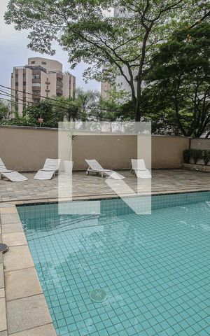 Apartamento à venda com 196m², 4 quartos e 3 vagas Apartamento à venda com 196m², 4 quartos e 3 vagasÁrea comum - Piscina