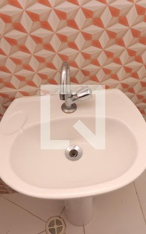 Apartamento para alugar com 60m², 2 quartos e sem vagaBanheiro