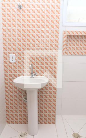 Apartamento para alugar com 60m², 2 quartos e sem vagaBanheiro