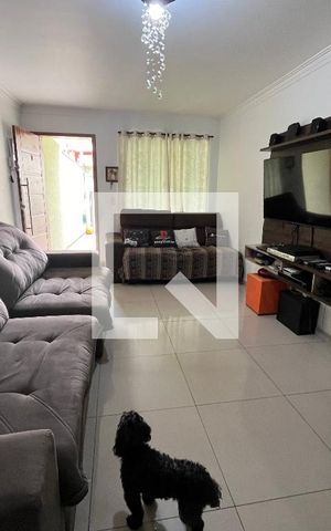 Casa para alugar com 152m², 3 quartos e 2 vagasSala
