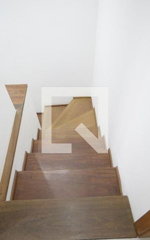 Casa à venda com 158m², 3 quartos e 3 vagasEscada