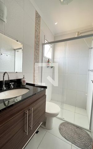 Casa de condomínio à venda com 68m², 2 quartos e 2 vagas Casa de condomínio à venda com 68m², 2 quartos e 2 vagasBanheiro da Suíte 1