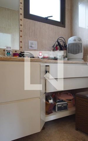 Apartamento à venda com 250m², 3 quartos e 2 vagasBanheiro suíte