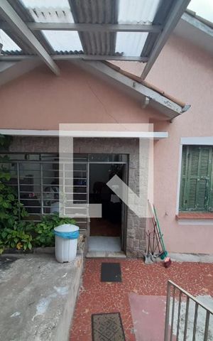 Casa à venda com 196m², 2 quartos e 1 vaga Casa à venda com 196m², 2 quartos e 1 vagaFachada