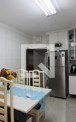 Casa à venda com 171m², 3 quartos e 2 vagasCozinha
