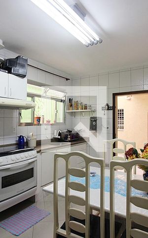 Casa à venda com 171m², 3 quartos e 2 vagasCozinha
