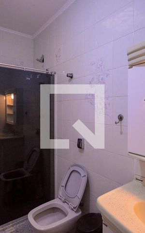 Casa à venda com 352m², 4 quartos e 2 vagas Casa à venda com 352m², 4 quartos e 2 vagasBanheiro Social