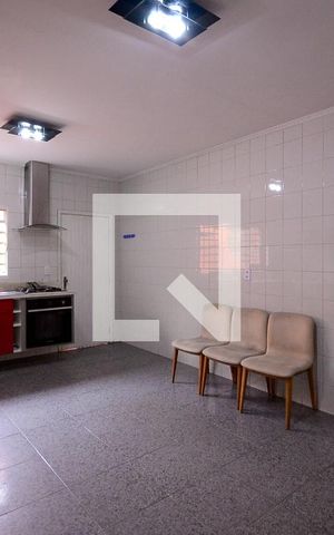 Casa à venda com 352m², 4 quartos e 2 vagas Casa à venda com 352m², 4 quartos e 2 vagasCozinha