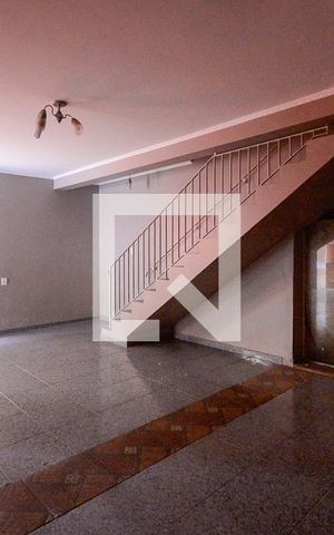 Casa à venda com 352m², 4 quartos e 2 vagas Casa à venda com 352m², 4 quartos e 2 vagasÁrea de Lazer - Sala de TV