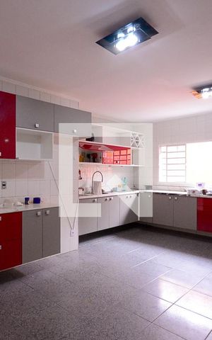 Casa à venda com 352m², 4 quartos e 2 vagas Casa à venda com 352m², 4 quartos e 2 vagasCozinha