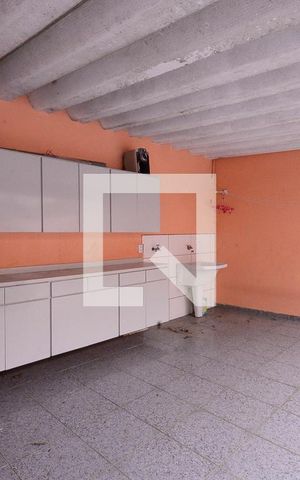 Casa à venda com 352m², 4 quartos e 2 vagas Casa à venda com 352m², 4 quartos e 2 vagasÁrea de Serviço