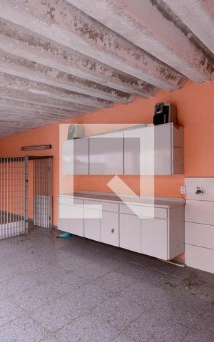 Casa à venda com 352m², 4 quartos e 2 vagas Casa à venda com 352m², 4 quartos e 2 vagasÁrea de Serviço