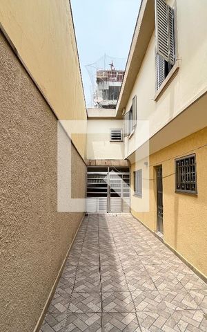 Casa à venda com 240m², 5 quartos e 5 vagas Casa à venda com 240m², 5 quartos e 5 vagasÁrea Externa