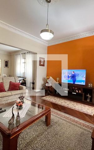 Casa à venda com 240m², 5 quartos e 5 vagas Casa à venda com 240m², 5 quartos e 5 vagasSala