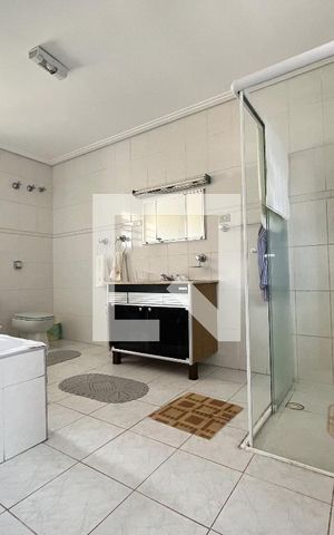 Casa à venda com 240m², 5 quartos e 5 vagas Casa à venda com 240m², 5 quartos e 5 vagasBanheiro do Quarto 3