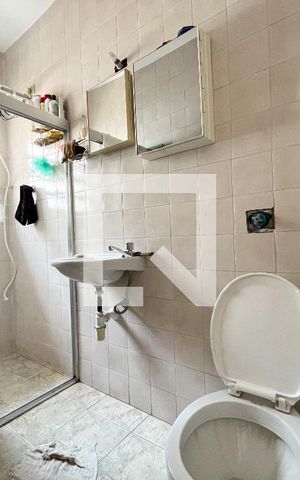 Casa à venda com 240m², 5 quartos e 5 vagas Casa à venda com 240m², 5 quartos e 5 vagasEdícula - Banheiro